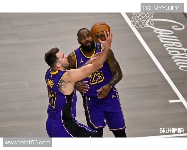 詹姆斯半场独得30分，领军湖人逆转强势击败火箭